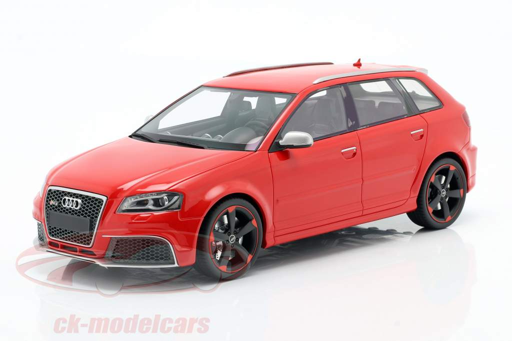 Audi RS 3 Année de construction 2011 rouge / noir jantes 1:18 DNA Collectibles