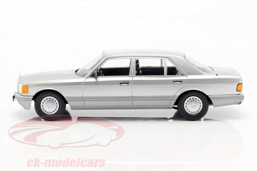 Mercedes-Benz 560 SEL S-klasse (W126) 1985 astraal zilver / Grijs 1:18 iScale