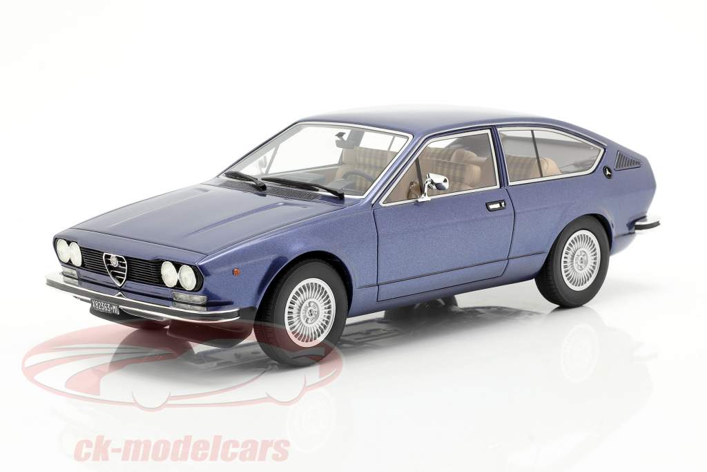 Alfa Romeo Alfetta GT Année de construction 1975 bleu métallique 1:18 Cult Scale