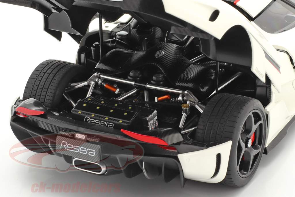 Koenigsegg Regera Baujahr 2016 weiß / carbon / rot 1:18 AUTOart