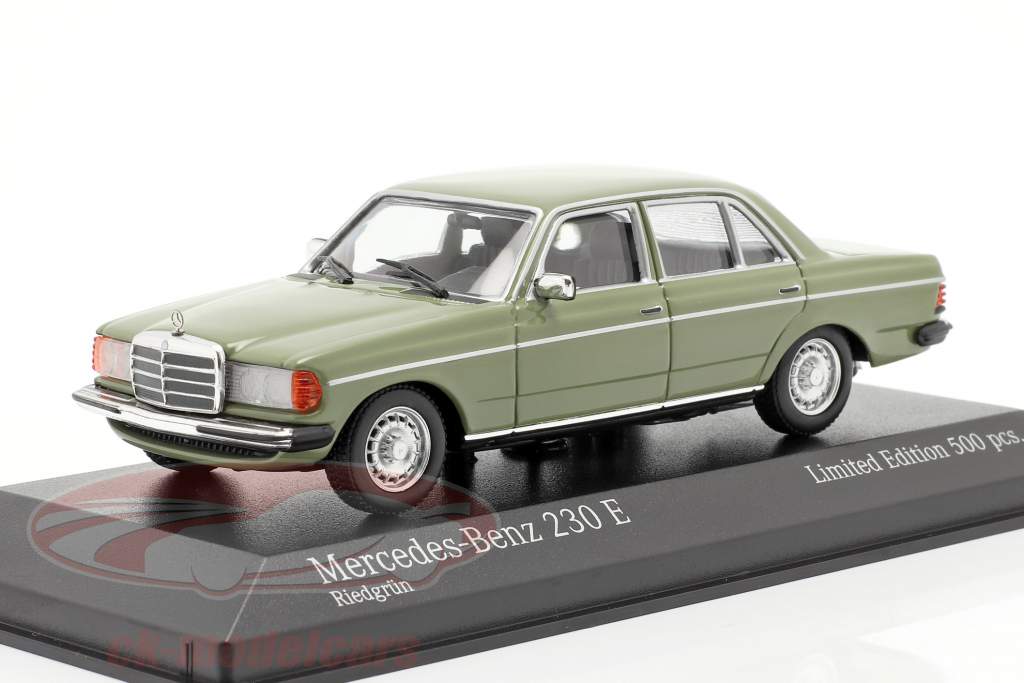 Mercedes-Benz 230E (W123) Ano de construção 1982 verde 1:43 Minichamps