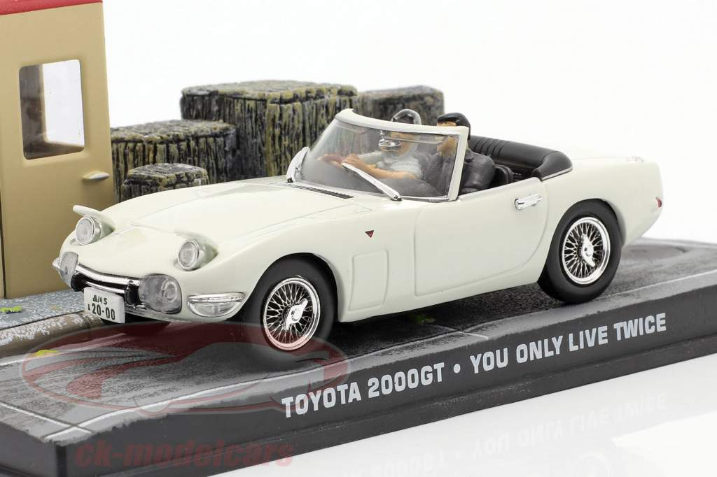 Toyota 2000GT James Bond You only live twice (1967) Com personagens 1:43 Ixo