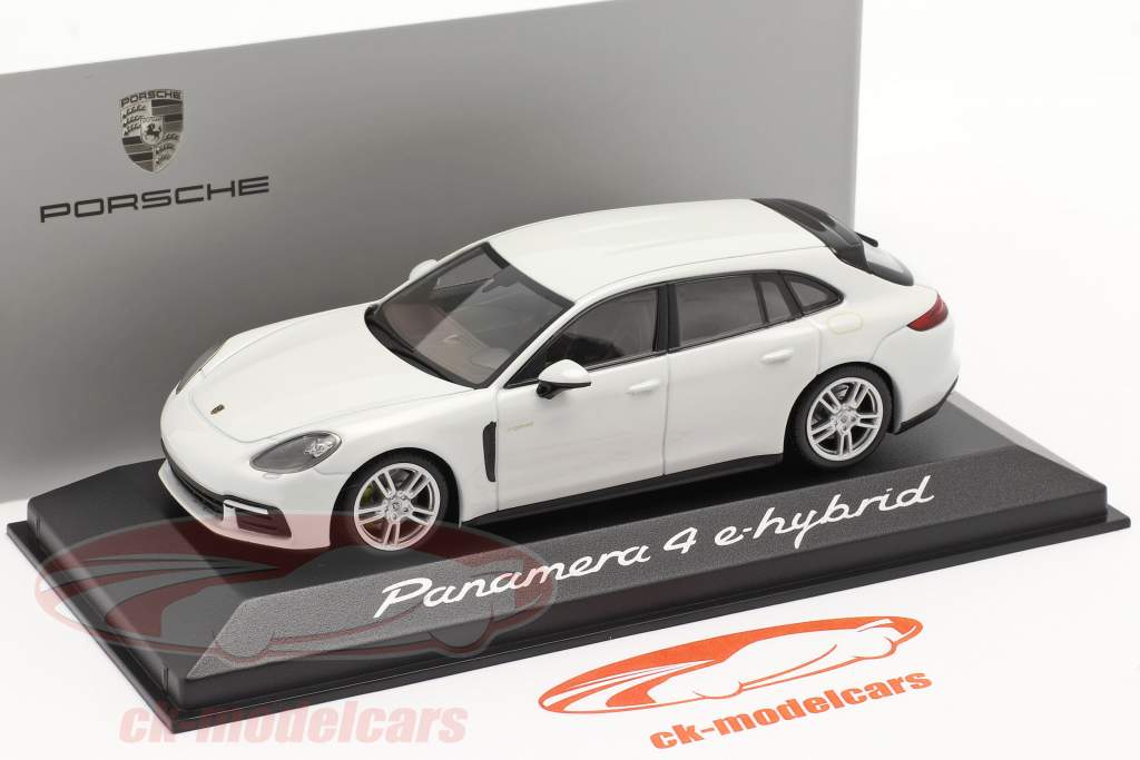 Porsche Panamera 4 E-Hybrid белый 1:43 Minichamps