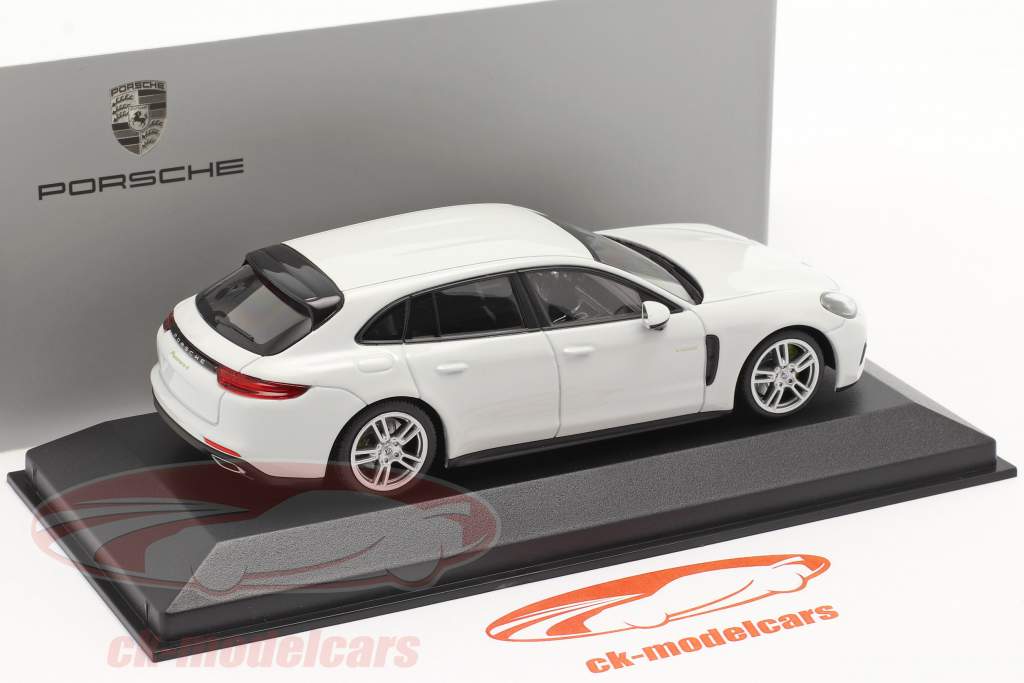 Porsche Panamera 4 E-Hybrid white 1:43 Minichamps
