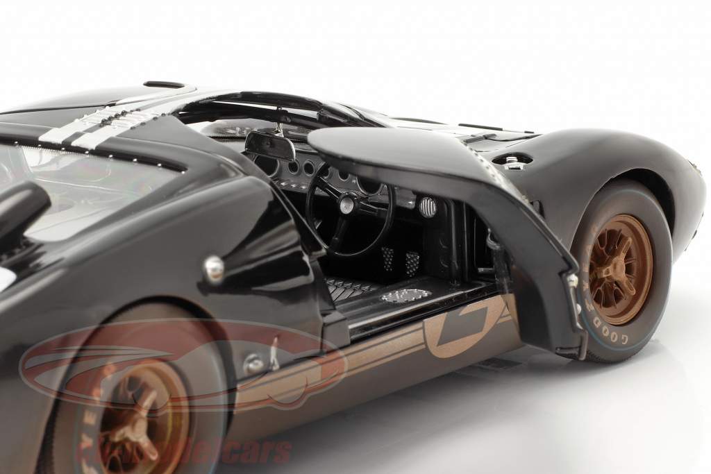 Ford GT40 MK II #2 Gagnant 24h LeMans 1966 Dirty Version 1:18 ShelbyCollectibles