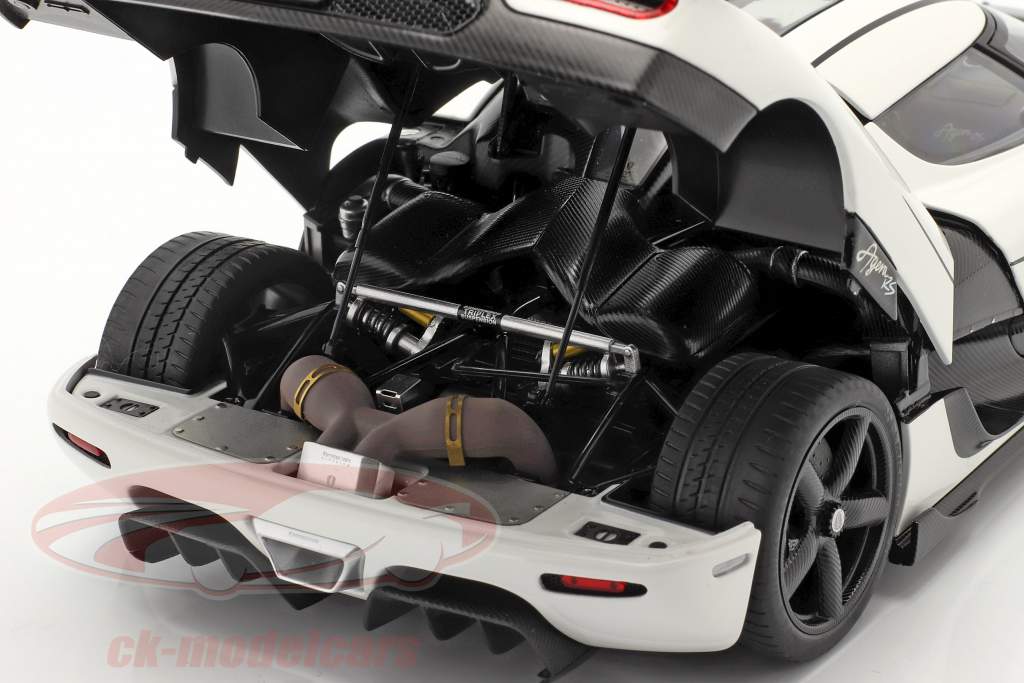 Koenigsegg Agera RS Año de construcción 2015 ártico blanco / carbón 1:18 AUTOart