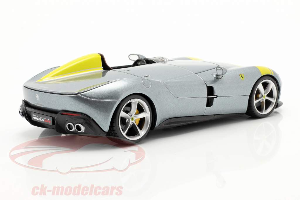 Ferrari Monza SP1 Byggeår 2019 Grå metallisk / gul 1:24 Bburago