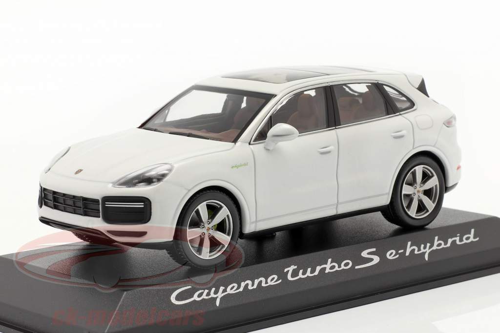 Porsche Cayenne Turbo S E-Hybrid Byggeår 2019 carrara hvid 1:43 Minichamps