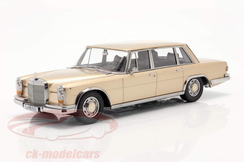 Mercedes-Benz 600 SWB (W100) Bouwjaar 1963 licht goud metalen 1:18 KK-Scale