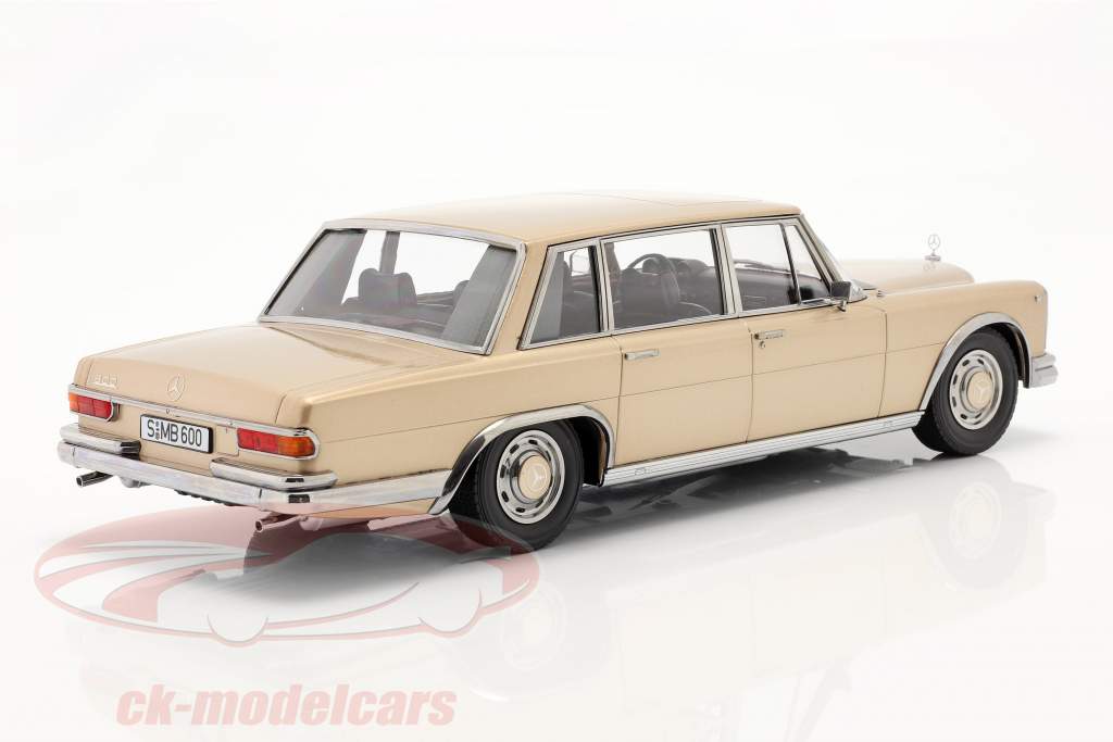 Mercedes-Benz 600 SWB (W100) Byggeår 1963 lys guld metallisk 1:18 KK-Scale