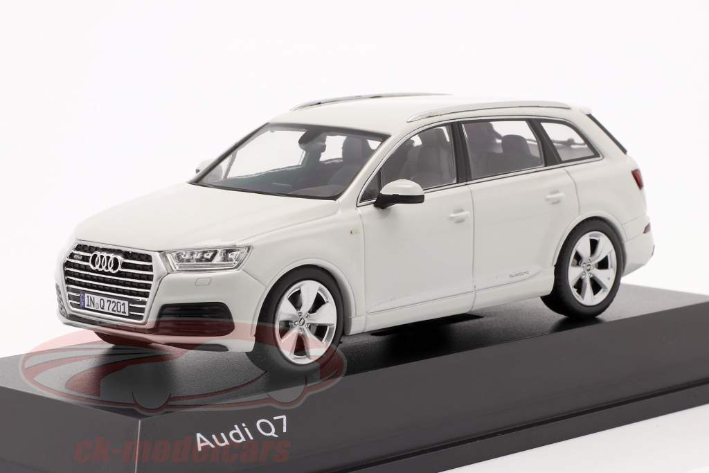 Audi Q7 Baujahr 2015 gletscher weiß 1:43 Spark