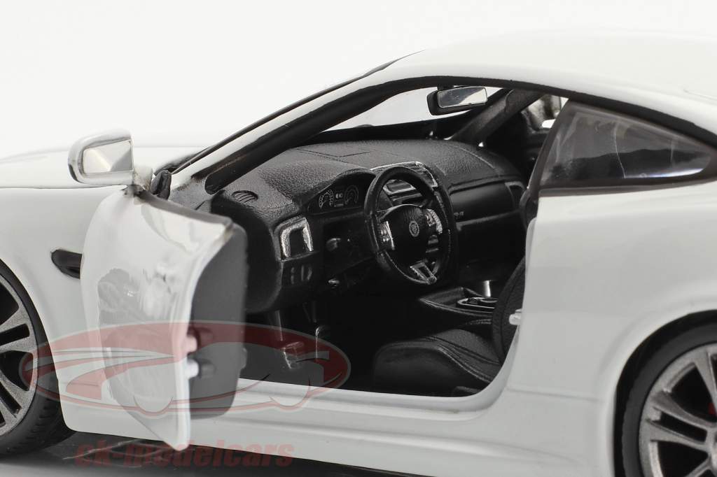 Jaguar XKR-S Année de construction 2011 blanc 1:24 Bburago