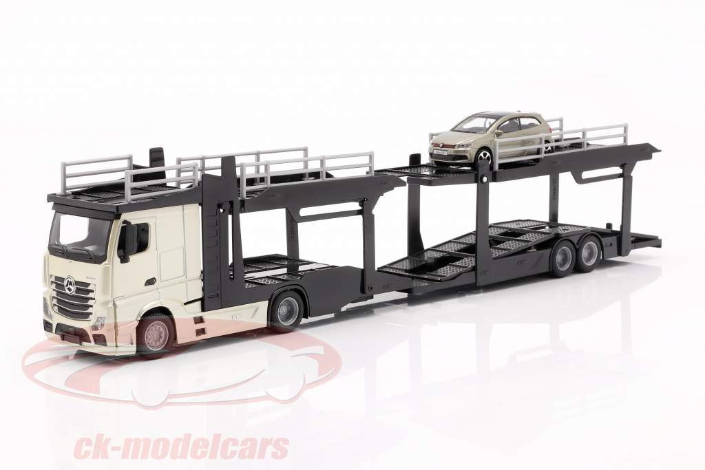 Mercedes-Benz Actros transporte de coches con VW Polo GTI oro / negro / gris metálico 1:43 Bburago