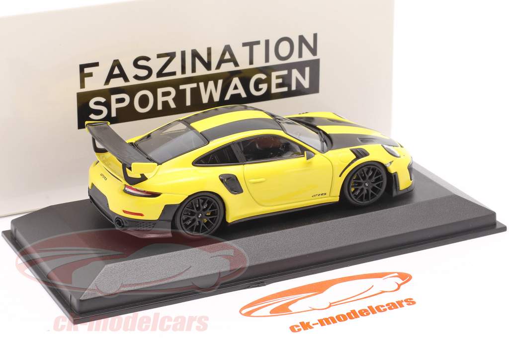 Porsche 911 (991 II) GT2 RS Weissach упаковка 2018 racing желтый / чернить диски 1:43 Minichamps
