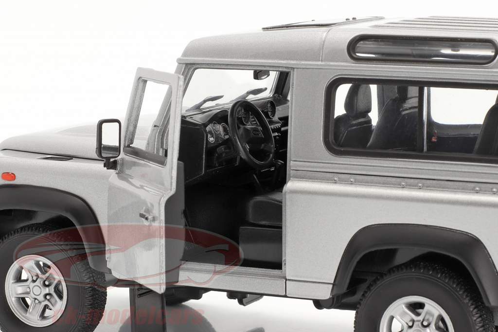 Land Rover Defender silver 1:24 Welly