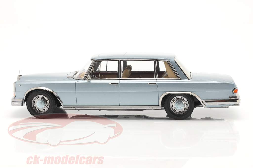 Mercedes-Benz 600 SWB (W100) Baujahr 1963 hellblau metallic 1:18 KK-Scale