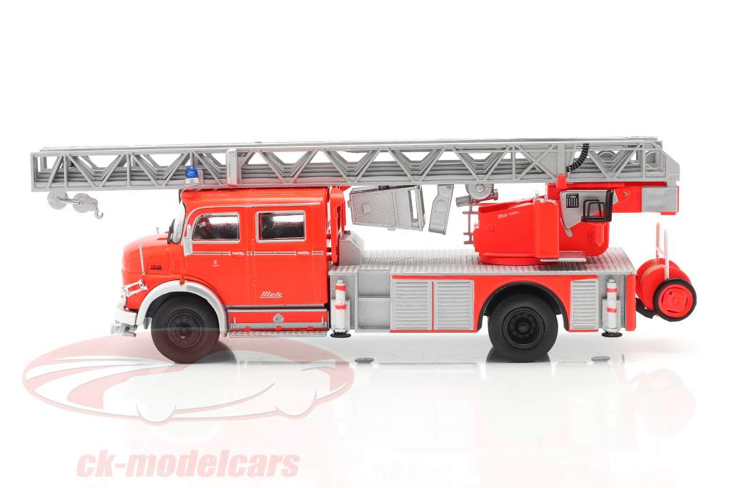 Mercedes-Benz L1519 Brandvæsen med teleskopisk drejeskivestige rød / sølv 1:43 Altaya