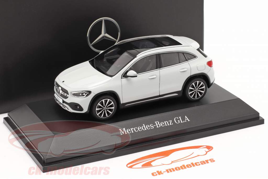 Mercedes-Benz GLA (H247) Ano de construção 2020 branco digital 1:43 Spark