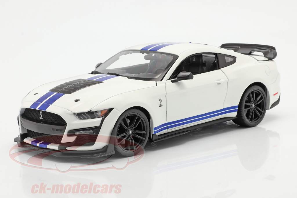 Ford Mustang Shelby GT500 year 2020 white with blue stripes 1:18 Maisto