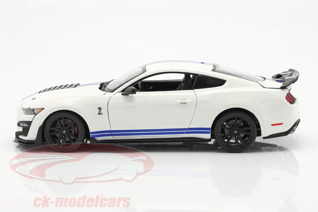 Ford Mustang Shelby GT500 Año de construcción 2020 blanco con azul rayas 1:18 Maisto
