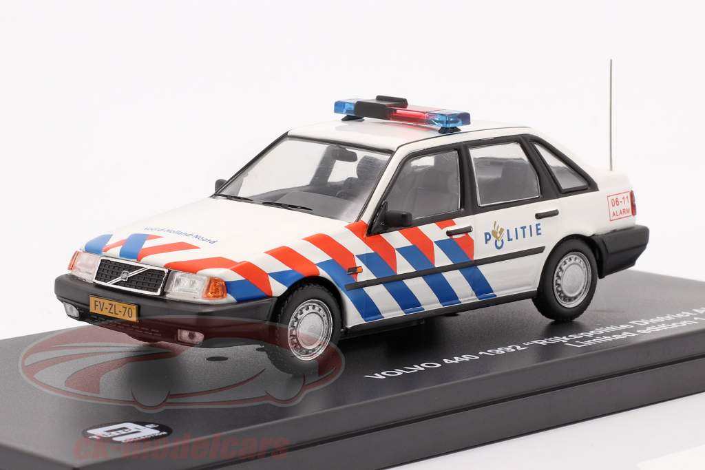 Volvo 440 Rijkspolitie Alkmaar año 1992 blanco 1:43 Triple9