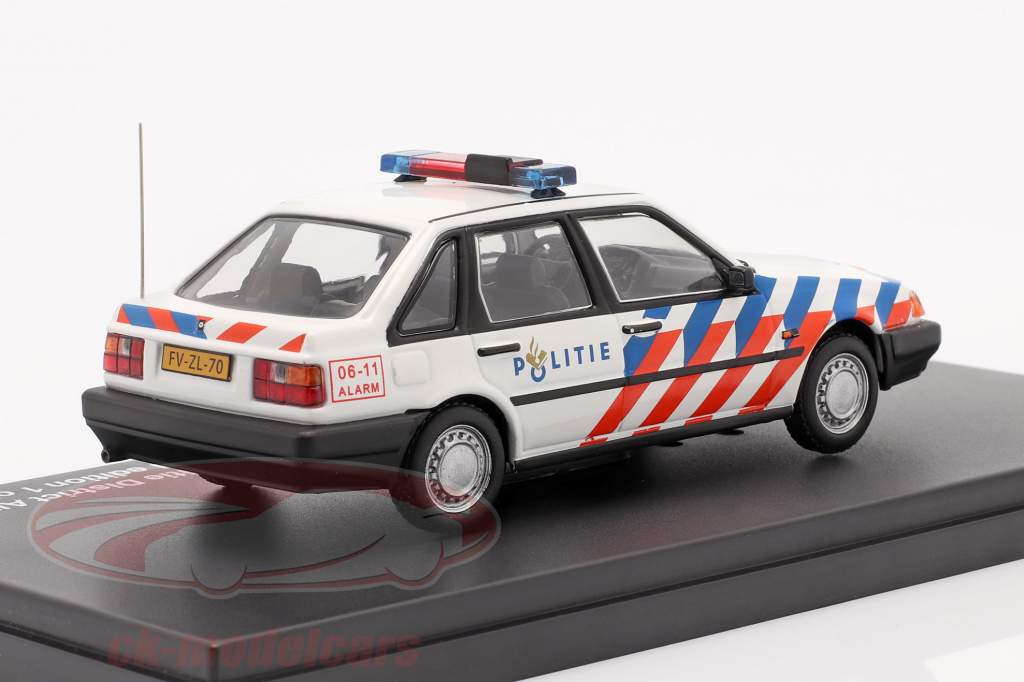Volvo 440 Rijkspolitie Alkmaar jaar 1992 wit 1:43 Triple9