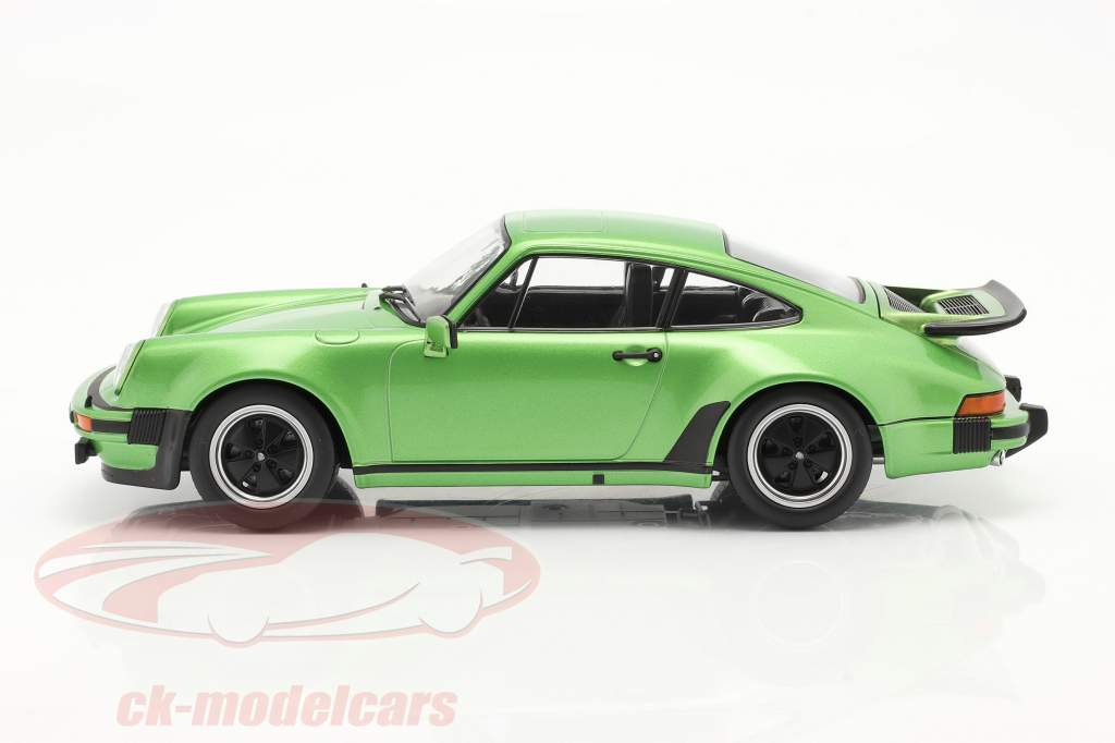 Porsche 911 (930) Turbo 3.0 Ano de construção 1976 verde metálico 1:18 KK-Scale