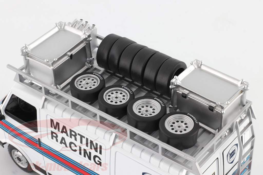 ixo 1/18 フィアット　マルティーニ レーシングチームアシスタンス ixo 1/18 フィアット マルティーニ レーシングチーム