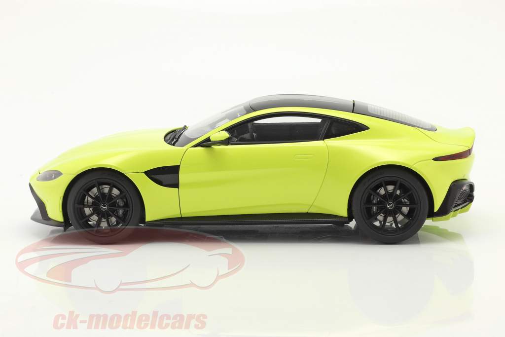 Aston Martin Vantage bouwjaar 2019 limoen groen 1:18 AUTOart
