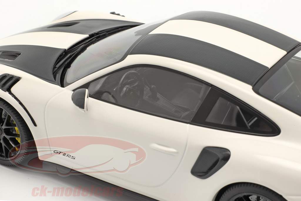 Porsche 911 (991 II) GT2 RS Weissach Package 2018 blanc / noir jantes 1:18 Minichamps