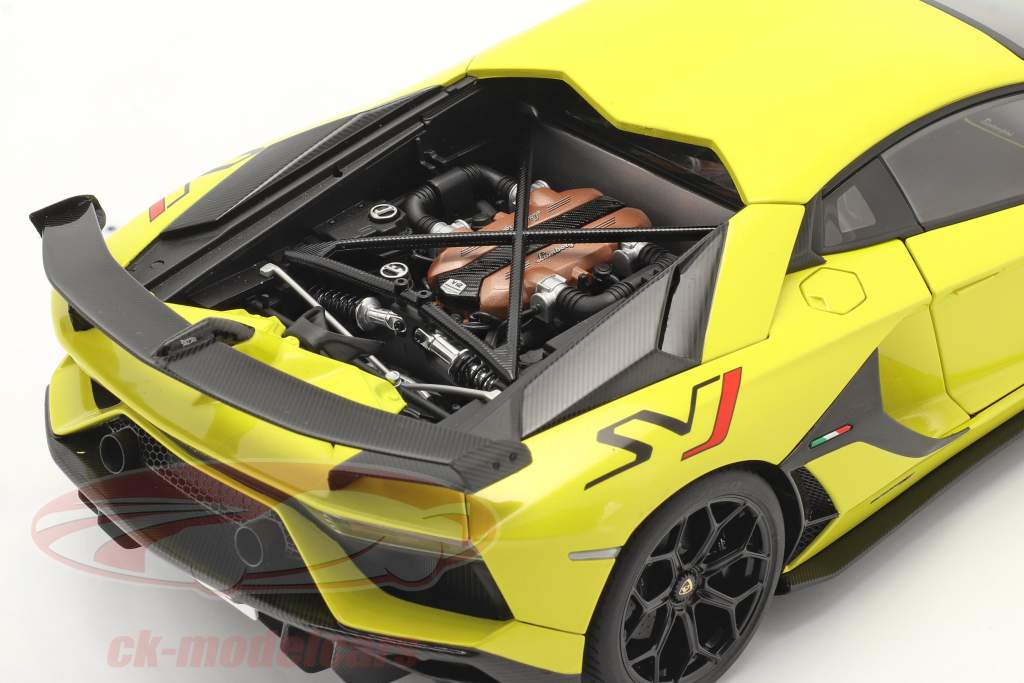 Lamborghini Aventador SVJ 建設年 2019 黄 1:18 AUTOart