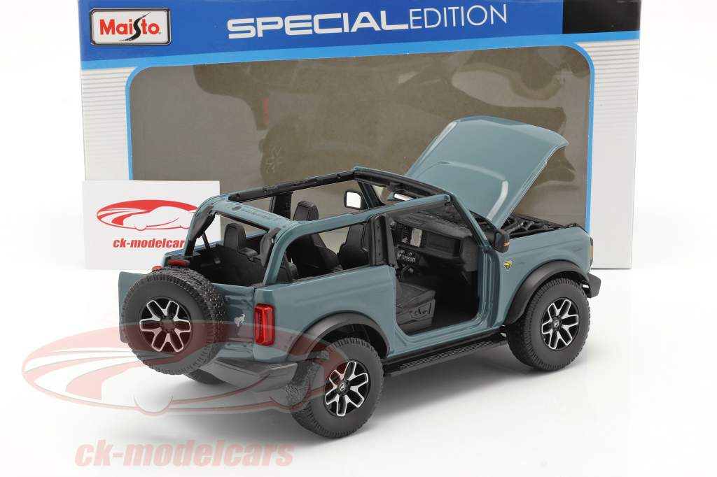 Ford Bronco Badlands (without Doors) year 2021 gray-blue 1:18 Maisto