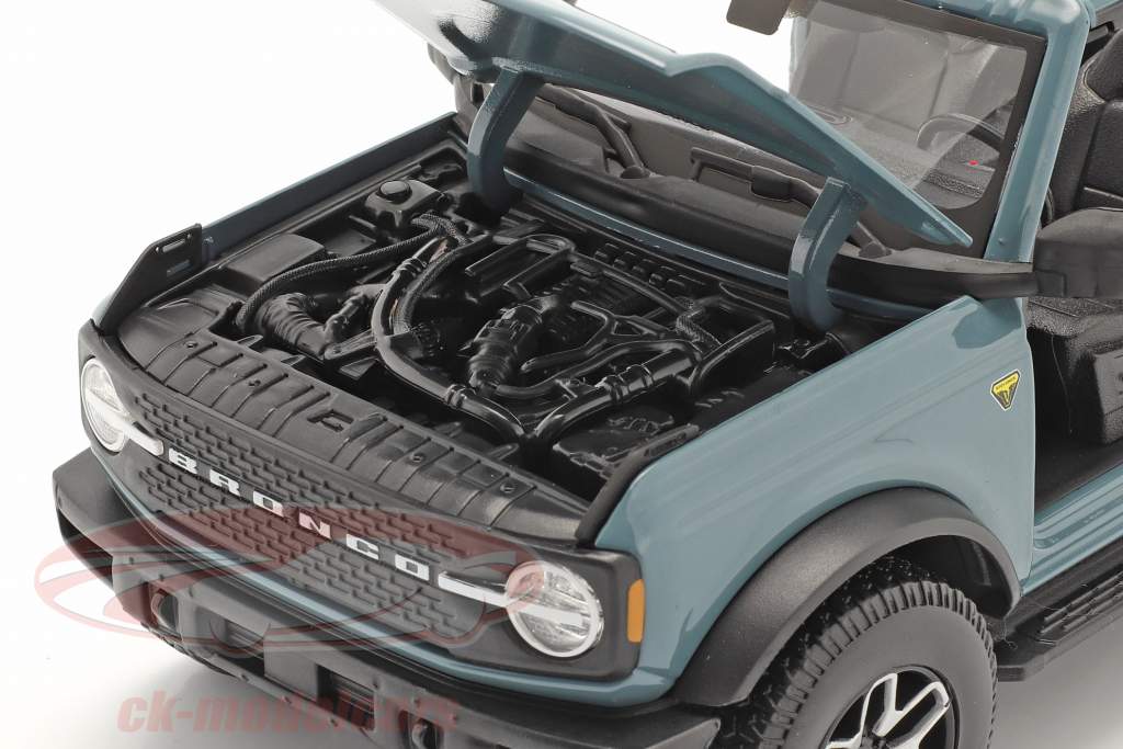 Ford Bronco Badlands (sem Portas) Ano de construção 2021 cinza azul 1:18 Maisto
