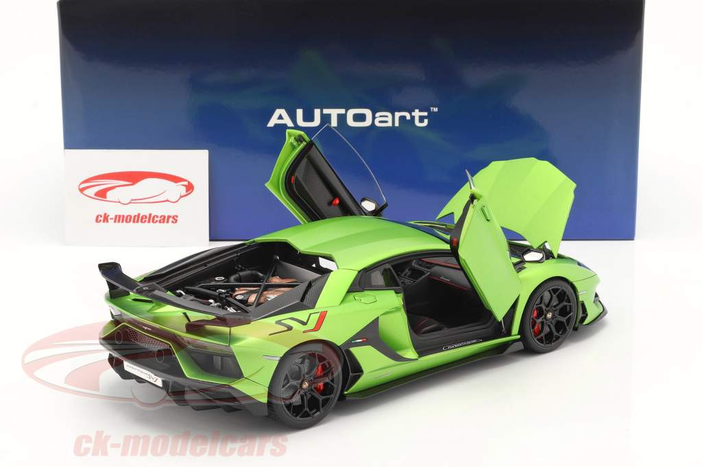 Lamborghini Aventador SVJ Ano de construção 2019 esteira verde metálico 1:18 AUTOart