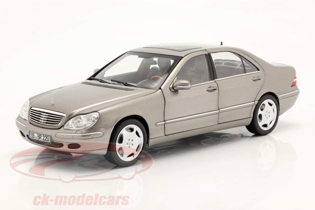 Mercedes-Benz S 600 (V220) Byggeår 2000-2005 cubanit sølv 1:18 Norev