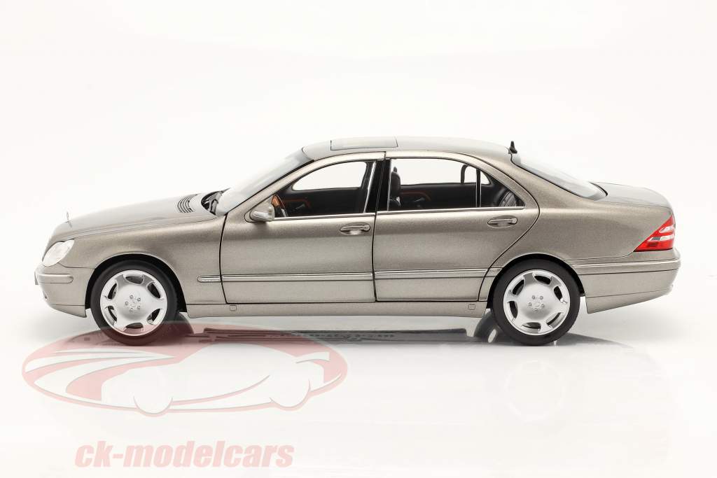 Mercedes-Benz S 600 (V220) Byggeår 2000-2005 cubanit sølv 1:18 Norev