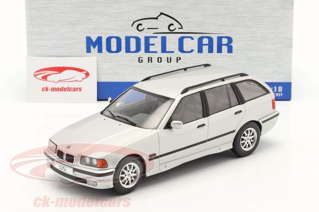 BMW 3er Serie (E36) Touring Baujahr 1995 silber 1:18 Model Car Group