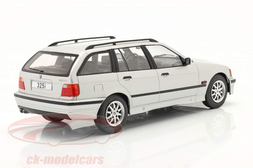 BMW 3er Serie (E36) Touring Baujahr 1995 silber 1:18 Model Car Group