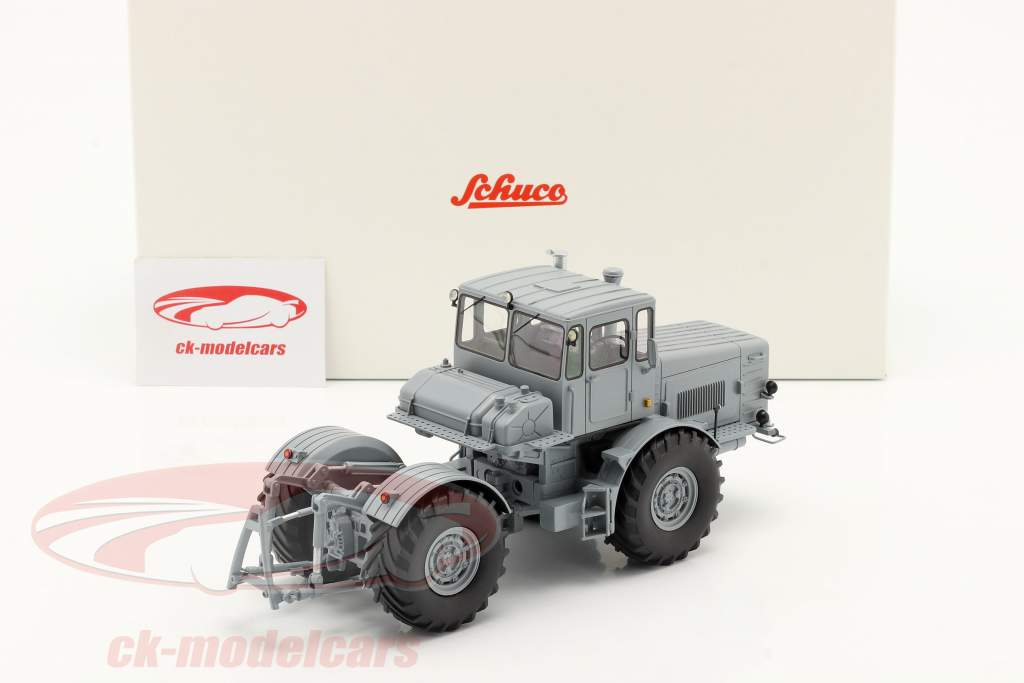 Kirovets K-700 tractor Año de construcción 1962-1975 gris 1:32 Schuco