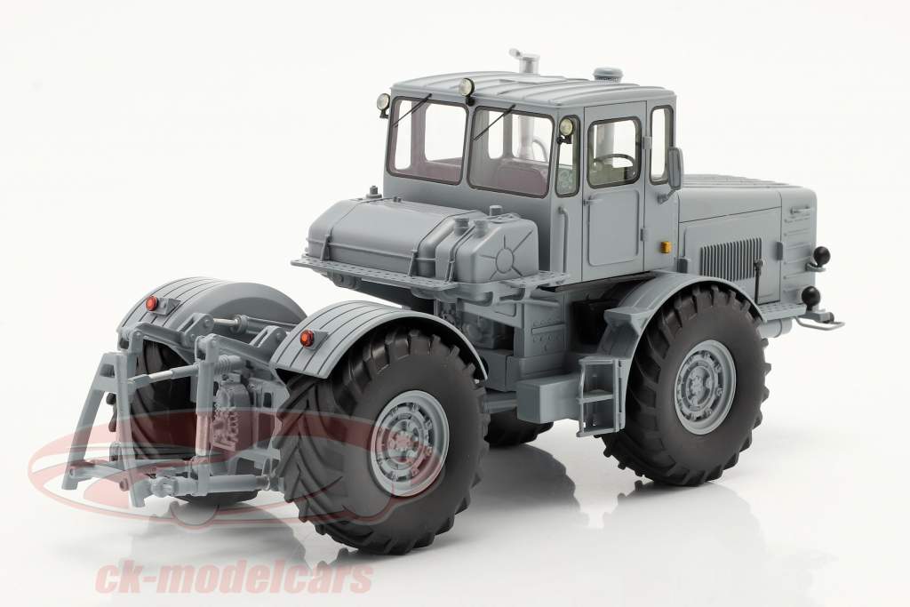 Kirovets K-700 tracteur Année de construction 1962-1975 gris 1:32 Schuco
