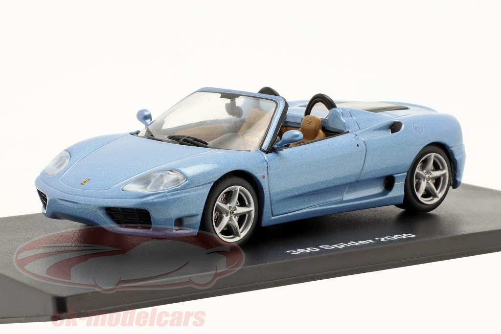 Ferrari 360 Spider Baujahr 2000 mit Vitrine hellblau metallic 1:43 Altaya