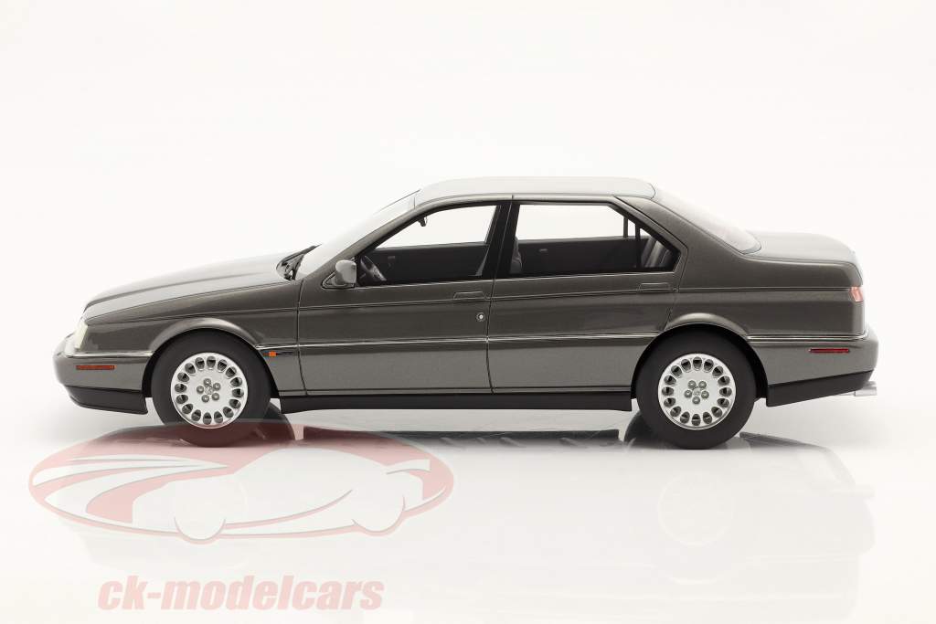 Alfa Romeo 164 Super 2.5 TD Año de construcción 1992 gris metálico 1:18 Mitica