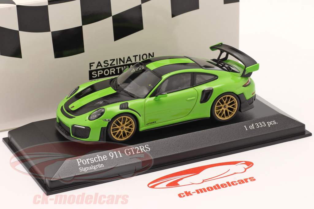 Porsche 911 (991 II) GT2 RS Weissach Package 2018 signal grøn / gylden fælge 1:43 Minichamps