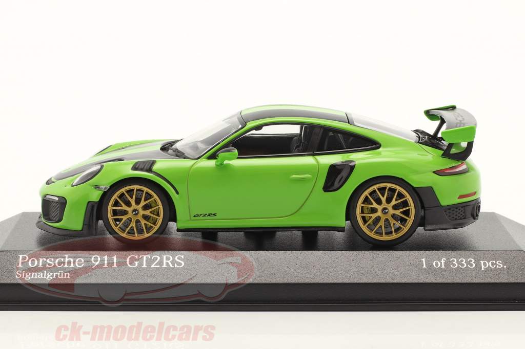 Porsche 911 (991 II) GT2 RS Weissach Package 2018 signal grøn / gylden fælge 1:43 Minichamps