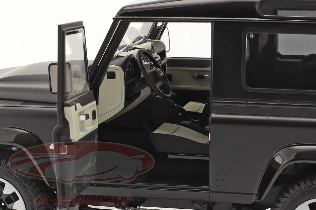 Land Rover Defender 90 Works V8 Byggeår 2018 måtte sort 1:18 LCD Models