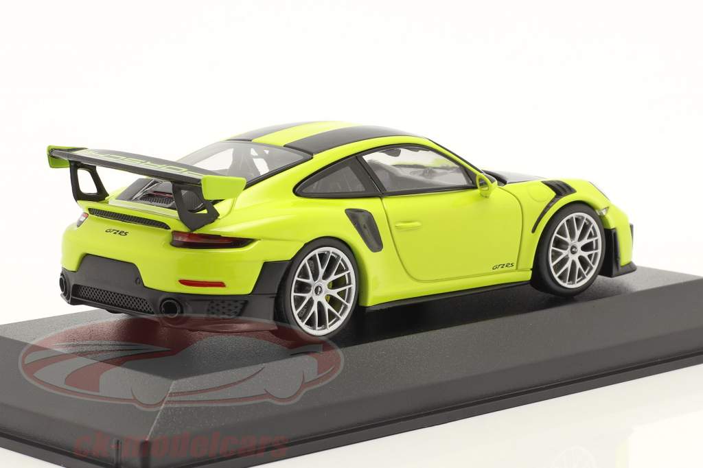 Porsche 911 (991 II) GT2 RS Weissach Package 2018 acid green / silver rims 1:43 Minichamps