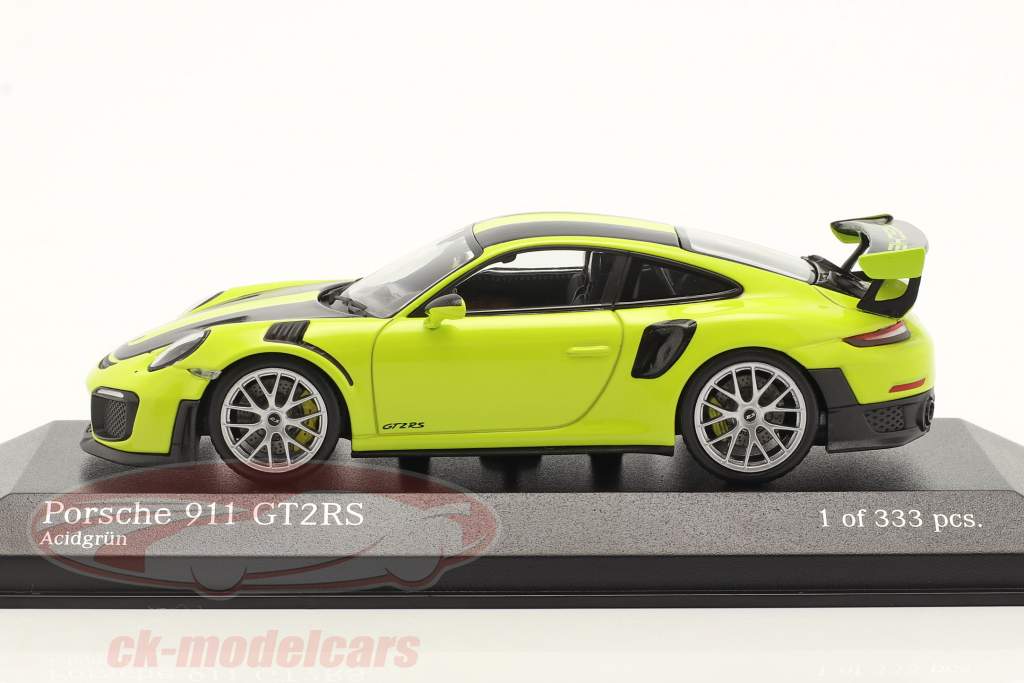 Porsche 911 (991 II) GT2 RS Weissach Package 2018 acid green / silver rims 1:43 Minichamps