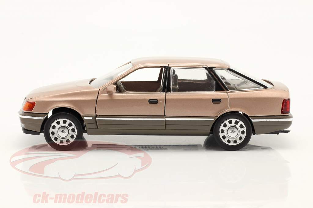 Ford Scorpio 1500 bronce metálico / Llantas cromadas 1:24 Schabak