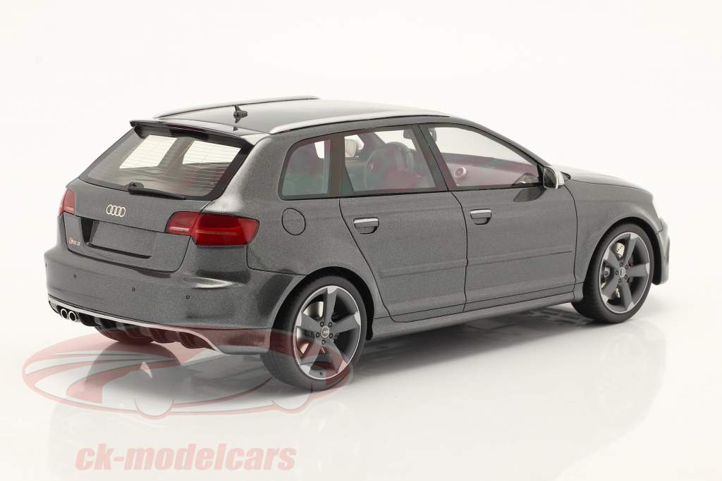 Audi RS3 (8P) Sportback Baujahr 2011 Daytona grau 1:18 DNA Collectibles