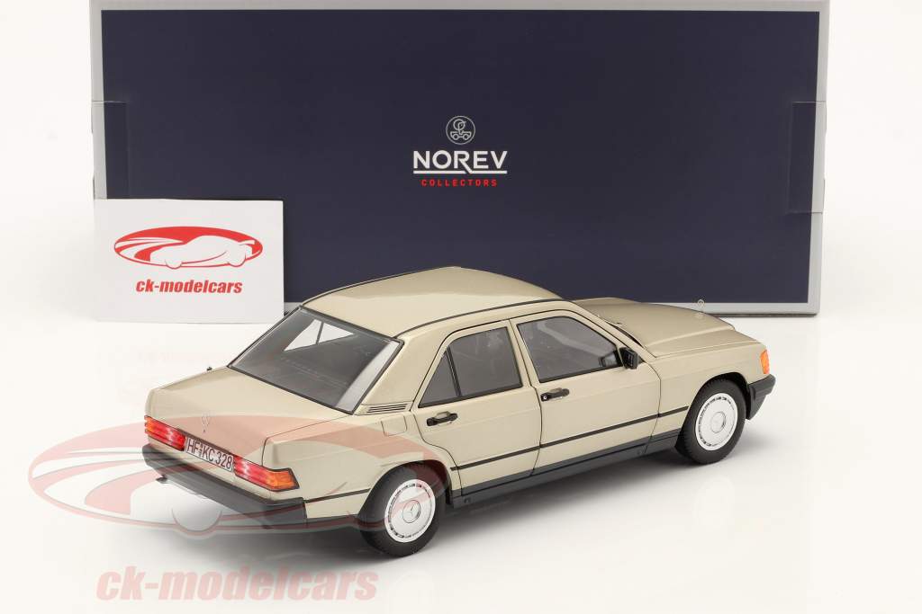 Mercedes-Benz 190E (W201) 建设年份 1982 烟熏银 1:18 Norev